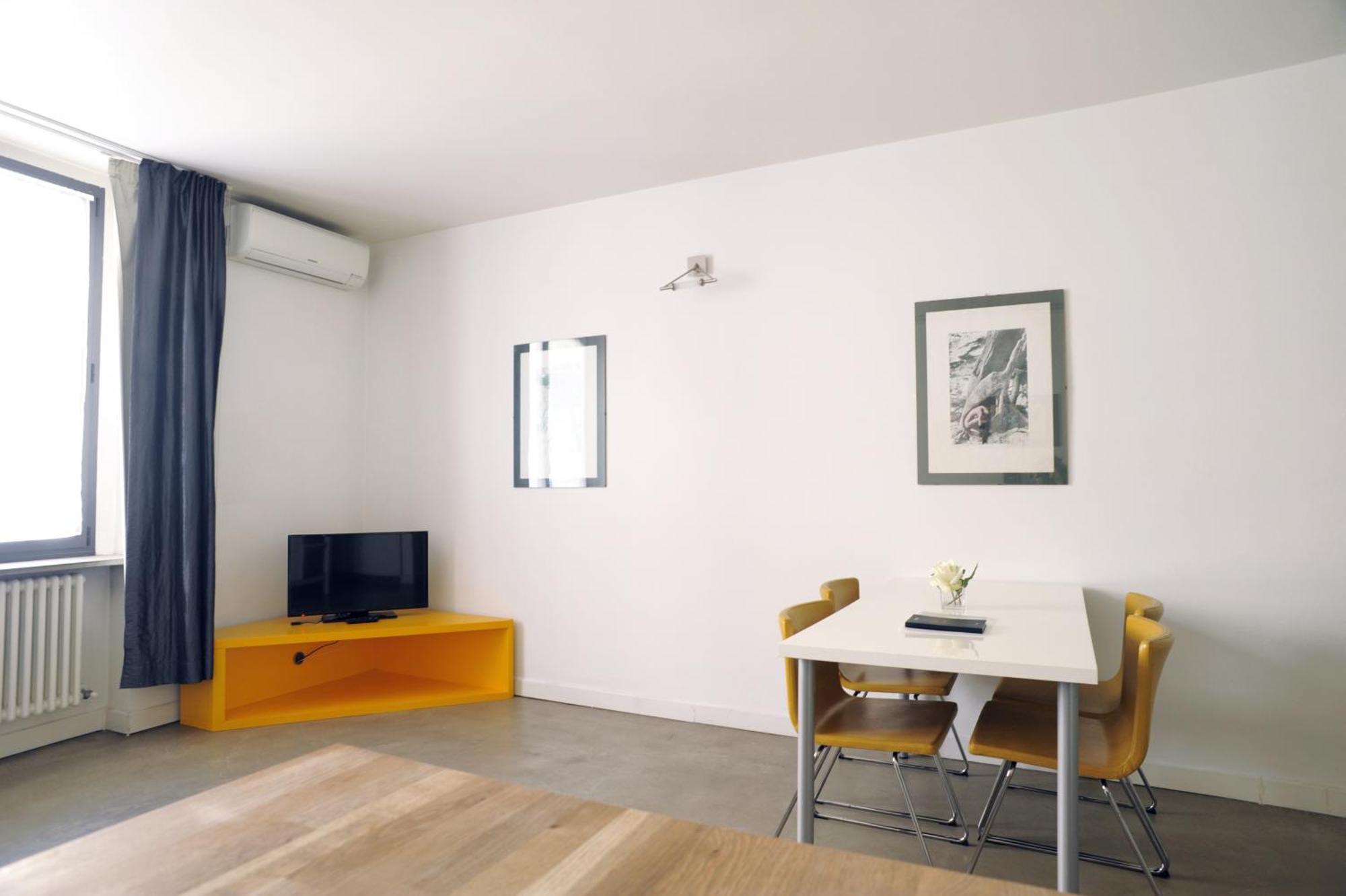 Sant Ambrogio Courtyard Room In Shared Flat Milaan Buitenkant foto