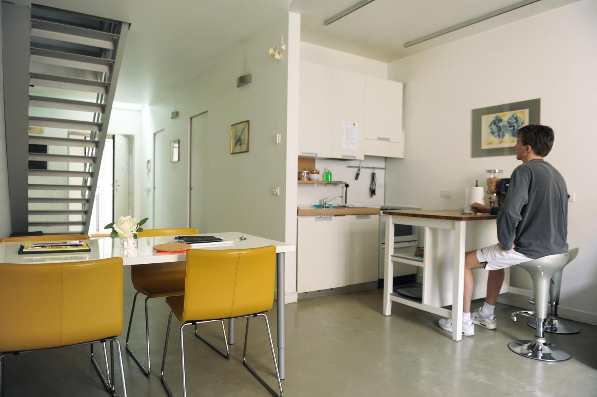 Sant Ambrogio Courtyard Room In Shared Flat Milaan Buitenkant foto